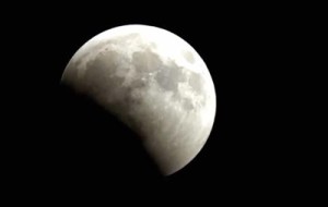 NASA показало cамое короткое за столетие лунное затмение (+Видео)