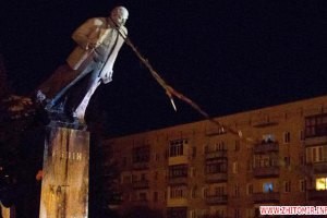 В Украине снесут все памятники советским деятелям