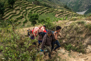 Количество жертв землетрясения в Непале продолжает расти
