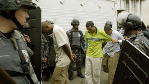 Бразильские зэки устроили тюремный бунт и захватили заложников