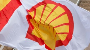 Shell продала свой бизнес в РФ “Лукойлу”