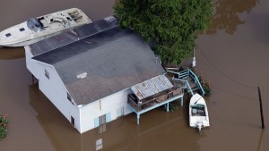 Число жертв наводнений в США перевалило за 30 человек
