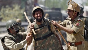 Боевики взяли в заложники 500 человек в Индии