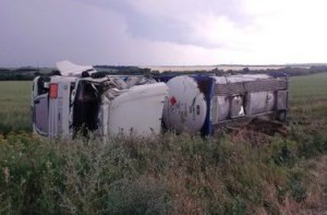 Возле Днепропетровска перевернулся грузовик с опасным химикатом