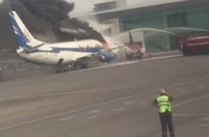 В Казахстане прямо у трапа сгорел самолет (+Видео)
