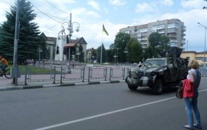 В направлении Мукачево проехала колонна военной техники (+Видео)
