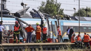 В Чехии в результате столкновения двух поездов ранены десятки пассажиров