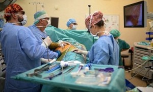 Британским хирургам запретят оперировать под музыку драм-н-бэйс