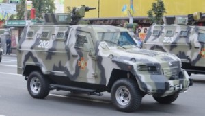 Улицы Киева будут патрулировать на бронеавтомобилях