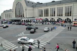 Как изменится площадь перед вокзалом в Киеве: парковка на клумбе и шлагбаумы