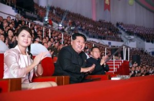 Располневший Ким Чен Ын вывел в свет свою жену
