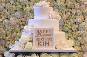 Семья устроила Ким Кардашьян “беременный” сюрприз