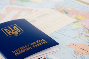 Украинцы будут получать загранпаспорт в виде ID-карты