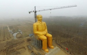 В Китае гигантскую статую Мао Цзэдуна снесли спустя три дня после установки