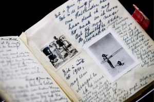 Во Франции в свободный доступ выложили дневник Анны Франк