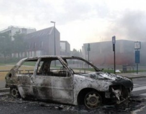 Во Франции в новогоднюю ночь сожгли свыше 800 автомобилей