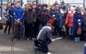 В Тернополе уволили директора училища, ставившего студентов на колени