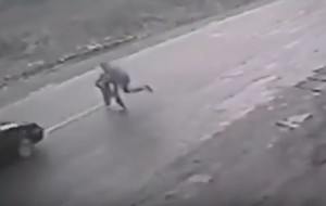 В Тячеве мужчина попал под авто, спасая ребенка (+Видео)