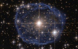 Hubble снял одну из редчайших звезд