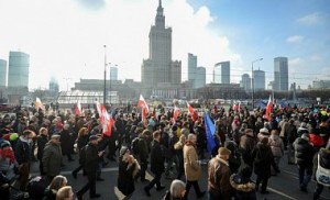 В Варшаве на митинг в поддержку Валенсы вышли 80 тысяч поляков