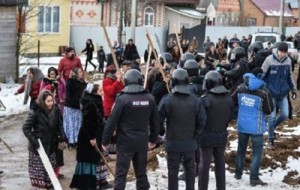 В России силовики подавляют цыганский бунт (+Видео)