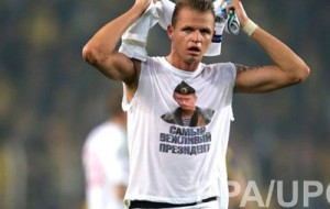 УЕФА оштрафовал российского футболиста за футболку с Путиным