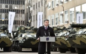 Армия сегодня получит 200 единиц техники и оружия – Порошенко