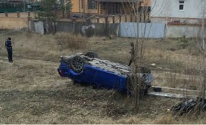 В Киеве Lexus снес остановку: есть жертвы