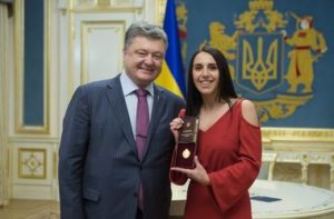 Порошенко поручил Кабмину поднять пенсии для украинцев