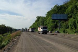 Министр инфраструктуры назвал 90% украинских дорог безнадежными