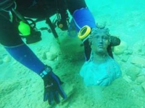 В Израиле дайверы случайно нашли затонувший 1700 лет назад корабль с сокровищами (+Видео)