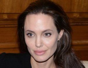 Анджелина Джоли вновь шокировала поклонников своими фото (+Фото)
