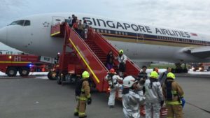Появились фото и видео пылающего “Боинга-777” в Сингапуре