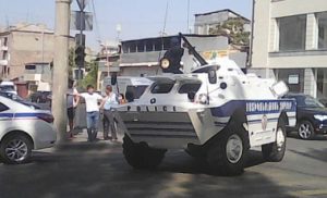 В Ереване оппозиционеры взяли заложников и объявили о восстании