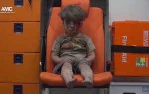 Раненый мальчик стал символом войны в Сирии