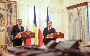 Дуда призвал Порошенко дегероизировать деятелей УПА