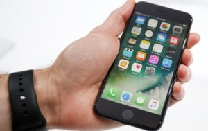Обладатели iPhone 7 жалуются на “странные звуки”