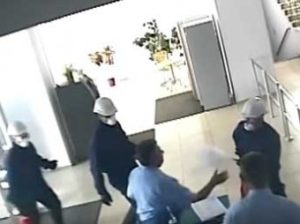 “Интер” опубликовал видео поджога офиса телеканала с камер наблюдения