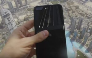 Украинец испытал iPhone 7, сбросив с небоскреба