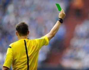 Впервые в истории футбол игрок получил зеленую карточку