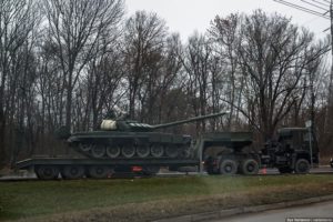 В сети показали скопление танков в Севастополе