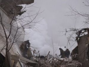 В Киргизии Boeing 747 упал на жилые дома: 37 погибших