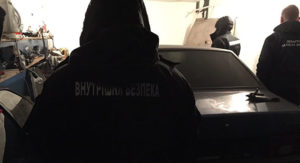В Запорожье серийные автомобильные воры попались на краже полицейского авто