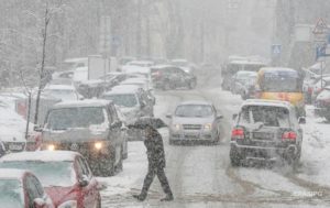Из-за снегопада Киев стоит в 10-балльных пробках