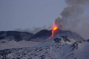 На Сицилии началось извержение вулкана Этна