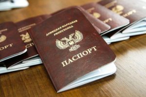 Россия приравняла паспорта “ЛНР” и “ДНР” к украинским