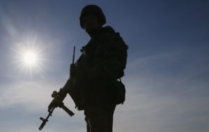 За сутки на Донбассе погибли трое военных, восемь ранены