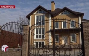 СМИ показали недвижимость и элитные авто Ляшко