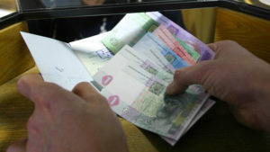Менее трети украинцев получают зарплату больше 10 тыс. грн