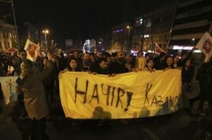 В Турции тысячи граждан протестуют против итогов референдума